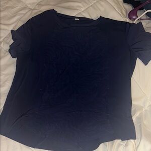 Lululemon Women’s navy/ dark blue top size 8